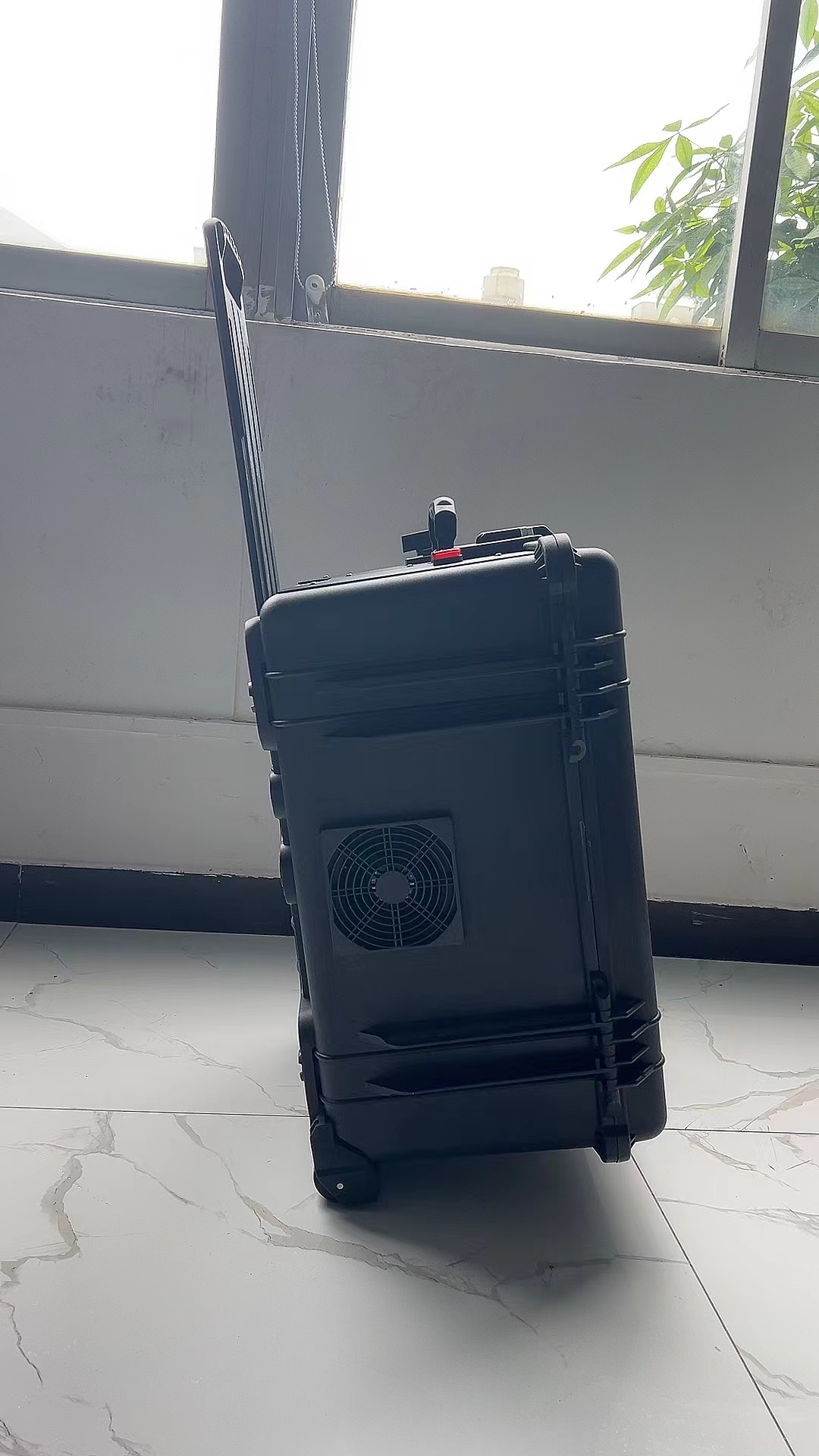 船营手拉箱型移动通信干扰器